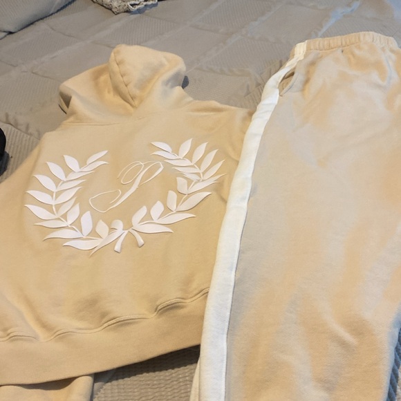 VS PINK Sweatsuit set. Sweatpants & zip up hoodie. Excellent condition! - Picture 6 of 6